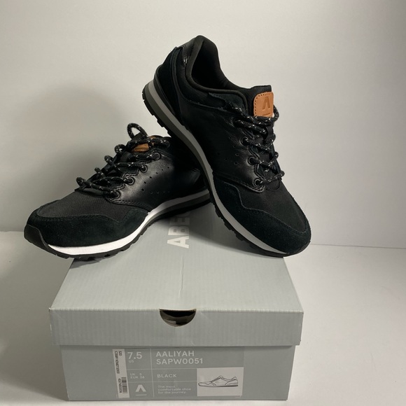 Abeo Shoes - ABEO Aaliyah Retro Jogger Sneaker Black/White Leather Sz 7.5 shoes run narrow